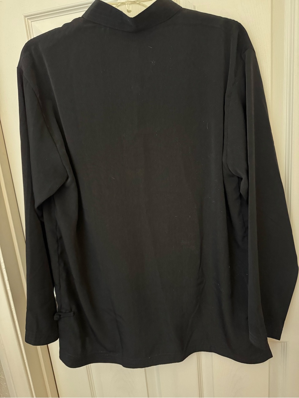 Vintage-Style Chinese Tang Suit
Jacket - Black with Gold Dragon Embroidery (M) - Picture 3 of 13